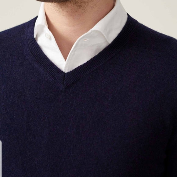 LUCA FALONI PURE CASHMERE V NECK,MIDNIGHT BLUE, SIZE  XS, ORIGINALLY $325.00 - Picture 2 of 9